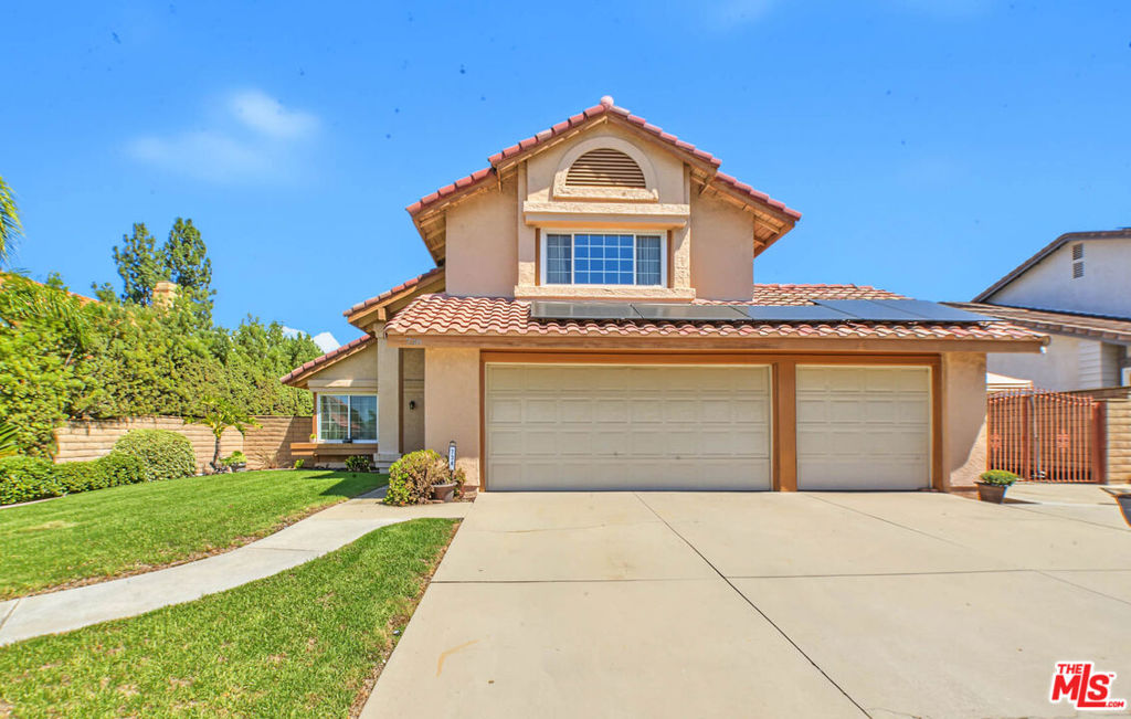 736 Mustang Circle — photo