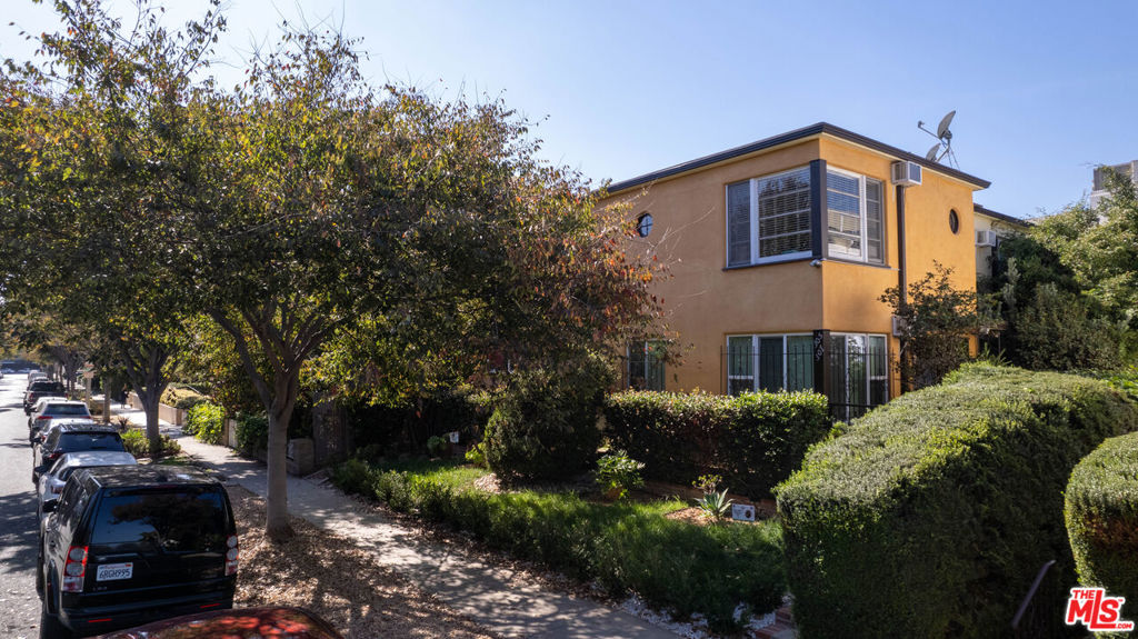 305 S Reeves Drive 305 B — photo