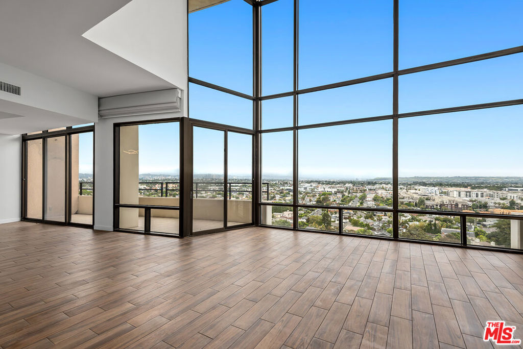 4337 Marina City Drive Ph42 — photo