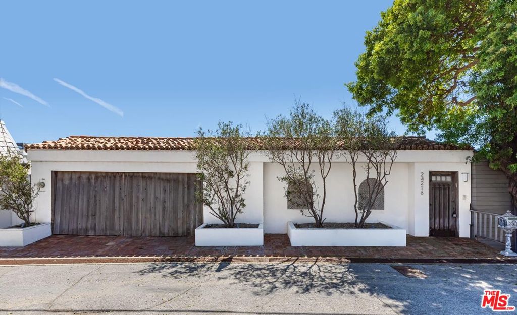 24216 Malibu Road — photo