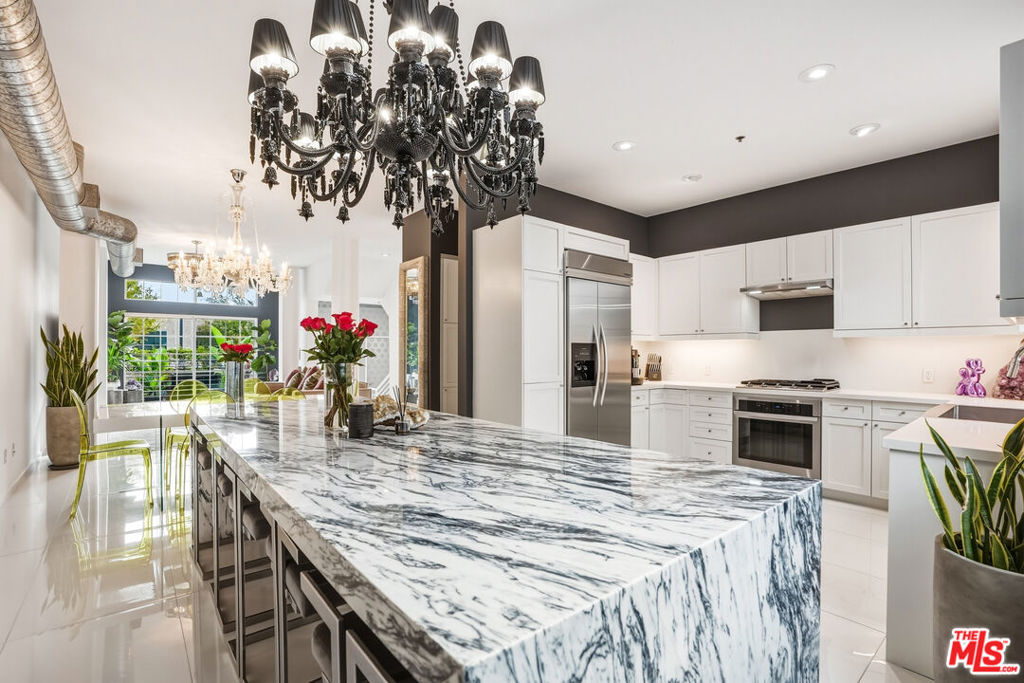 5400 Playa Vista Drive 23 — photo