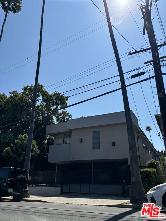 1807 Taft Avenue 2-3 — photo