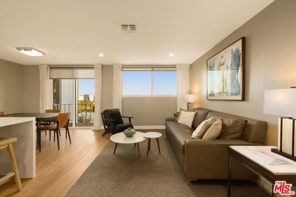 100 S Doheny Drive 607 — photo