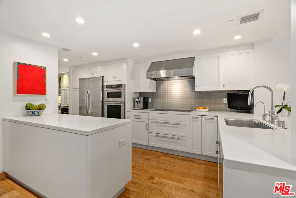 140 Ocean Park Boulevard 425 — photo