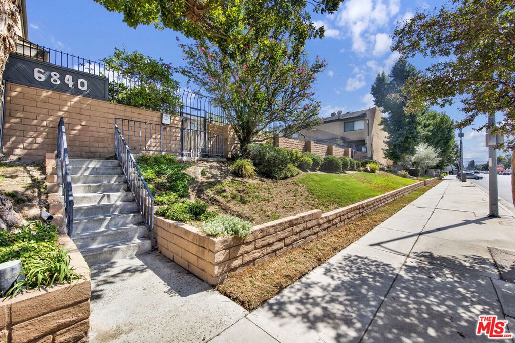 6840 Balboa Boulevard 507 — photo