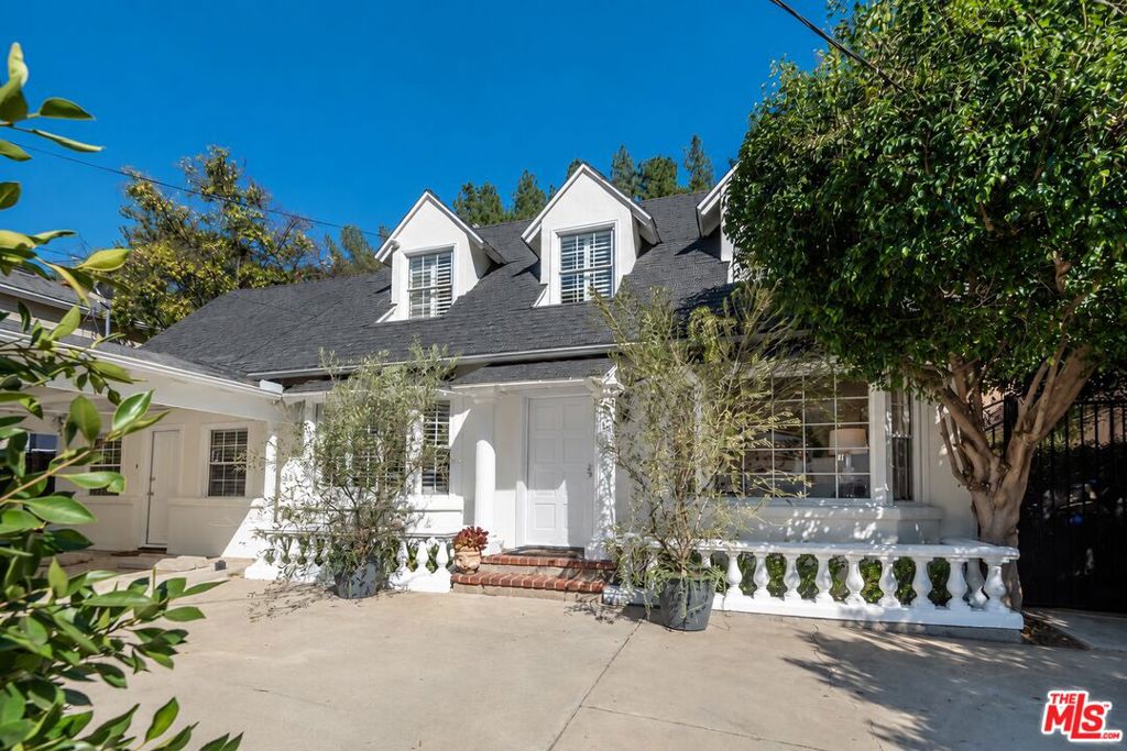 1664 Benedict Canyon Drive — photo
