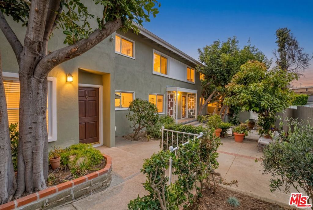 16144 W Sunset Boulevard 5 — photo