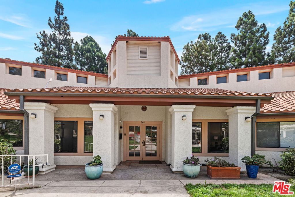 501 Palisades Drive Unit 308 — photo