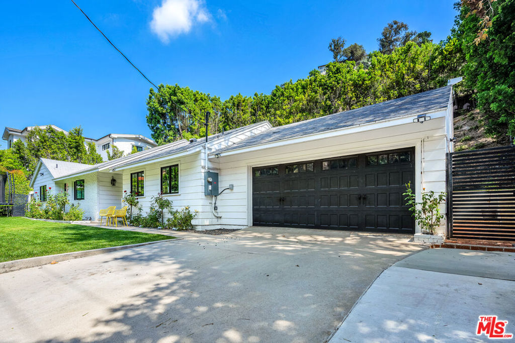 1450 N Bundy Drive — photo