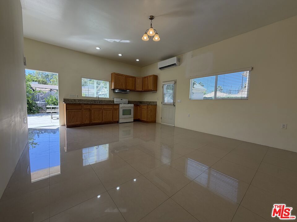 14213 Califa Street — photo