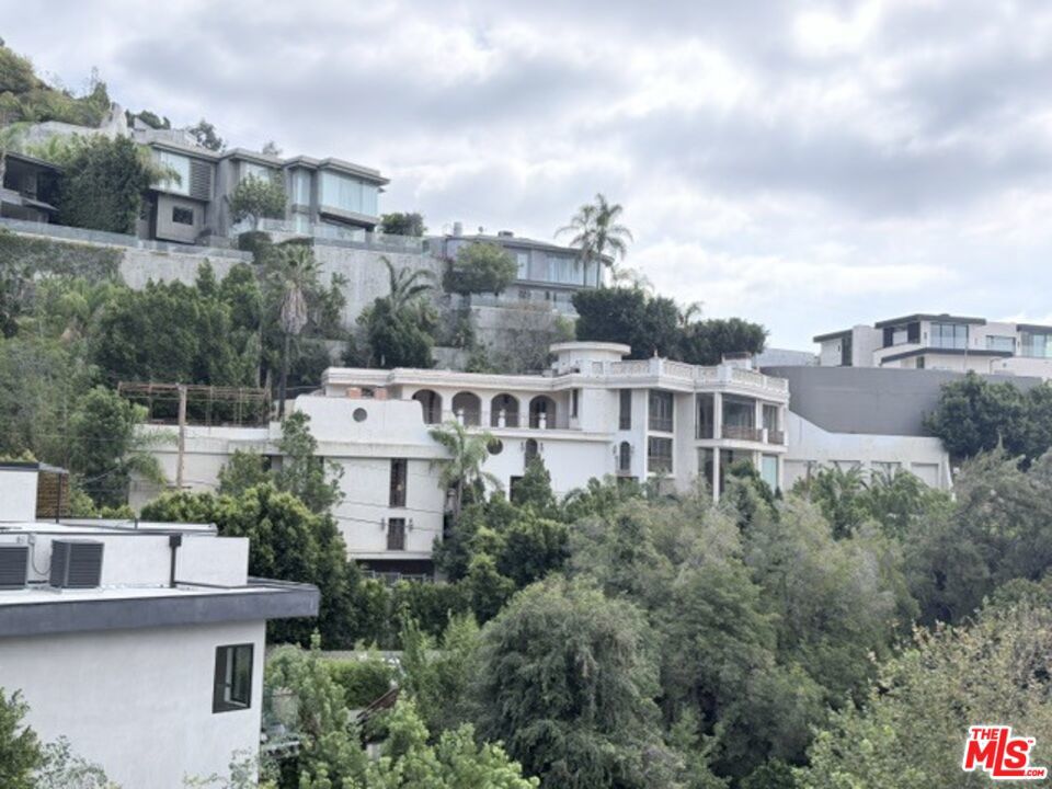 1754 Sunset Plaza Drive — photo