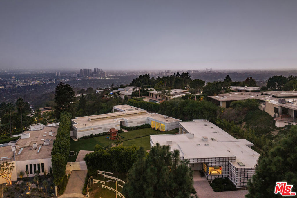 555 Vick Place — photo