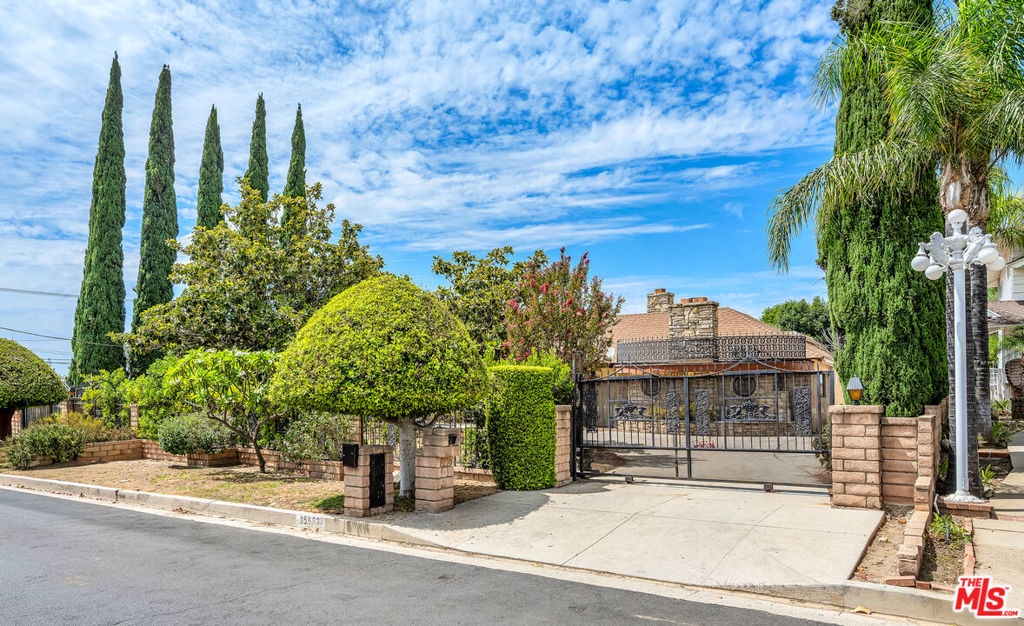 15623 Dorian Street — photo