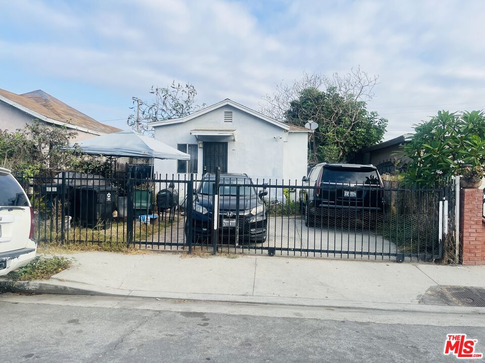 2441 E 114th Street — photo