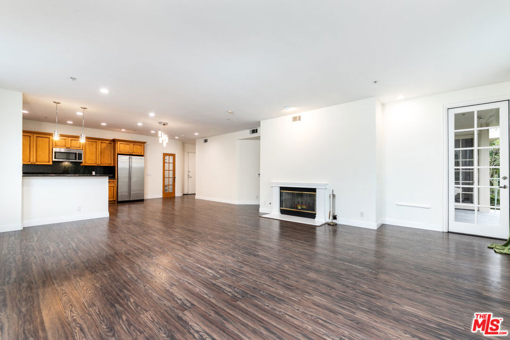 117 N Gale Drive 306 — photo