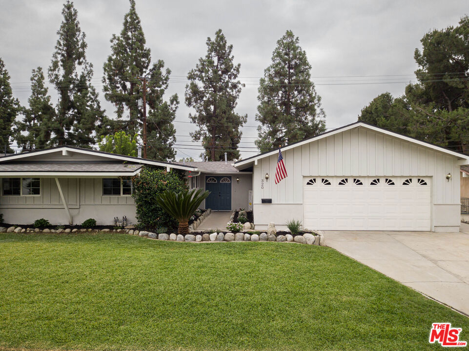 320 W Ashby Street — photo