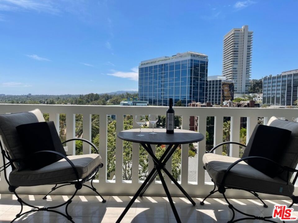999 N Doheny Drive 1001 — photo