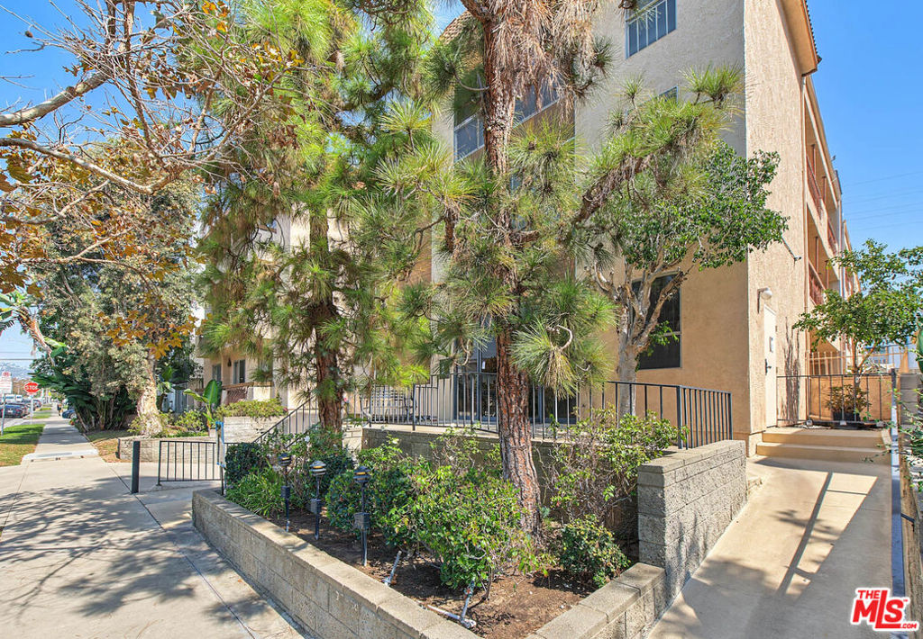 104 S Hayworth Avenue 103 — photo