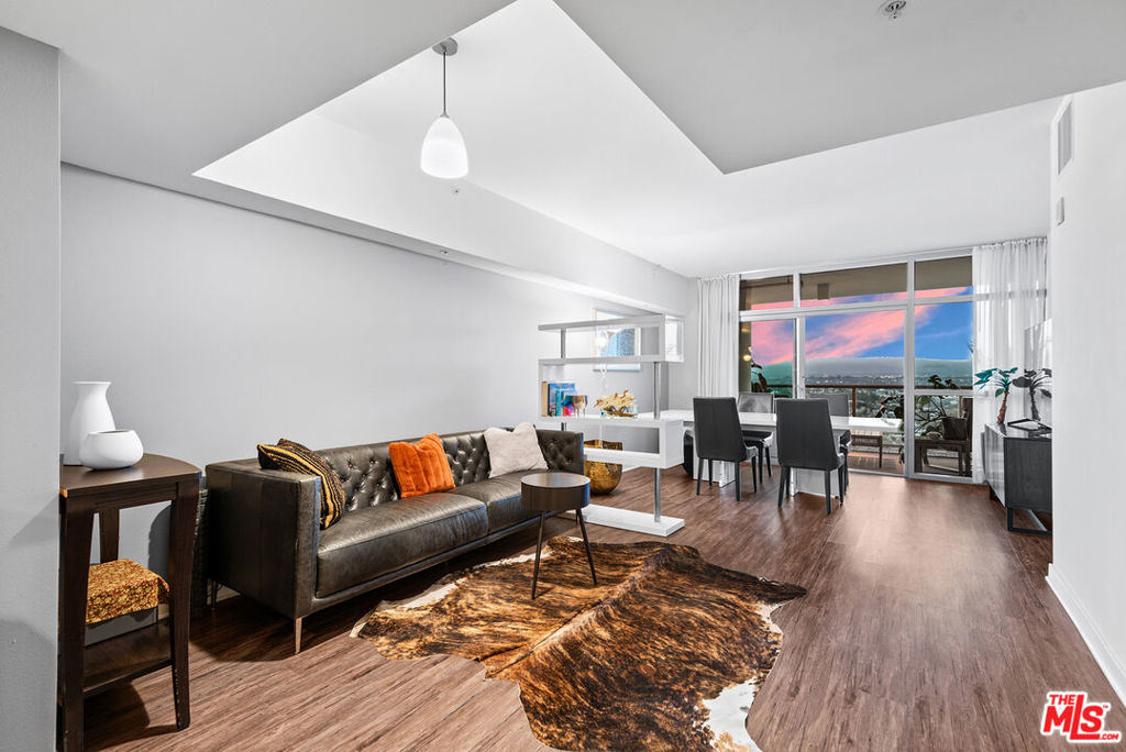 13700 Marina Pointe Drive 1520 — photo