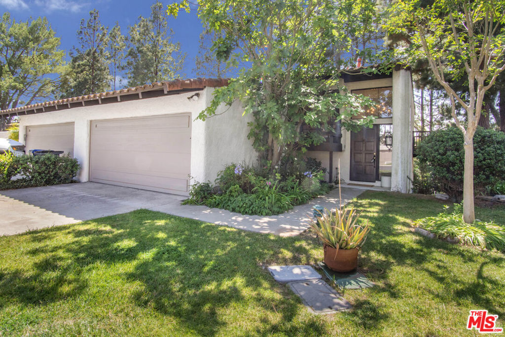 8 Aspen Way — photo