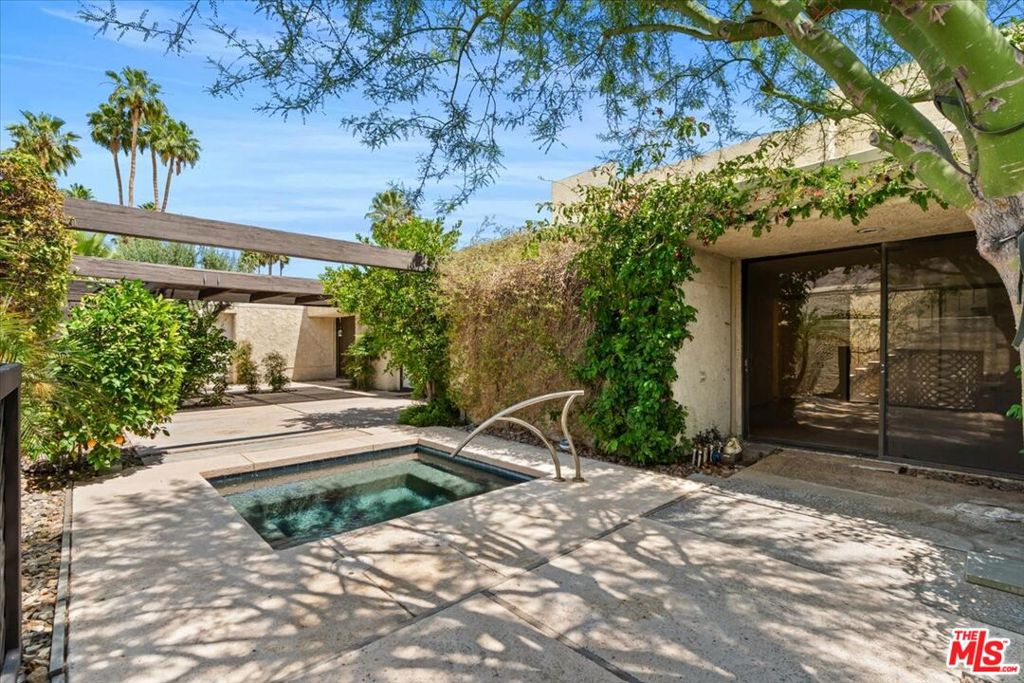 426 N Hermosa Drive — photo