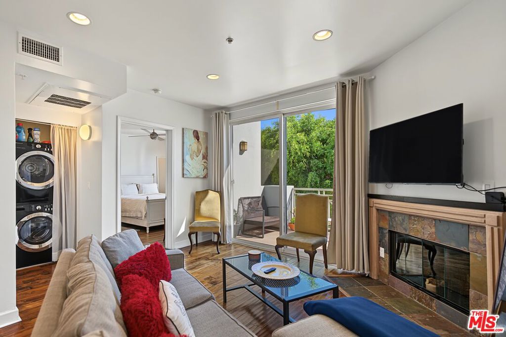 6038 Carlton Way 305 — photo