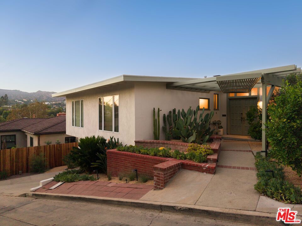 2446 Ronda Vista Drive — photo