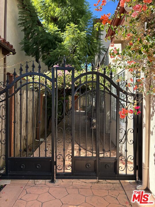 341 S Palm Drive Guesthouse — photo