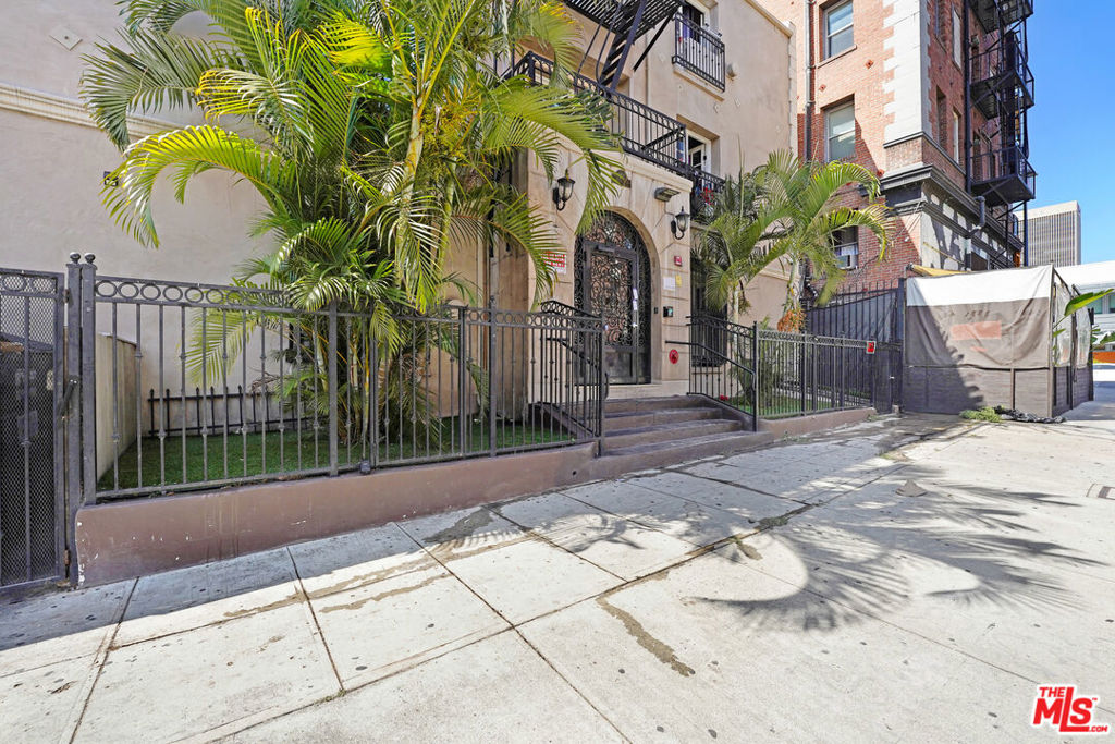 807 S Fedora Street 205 — photo