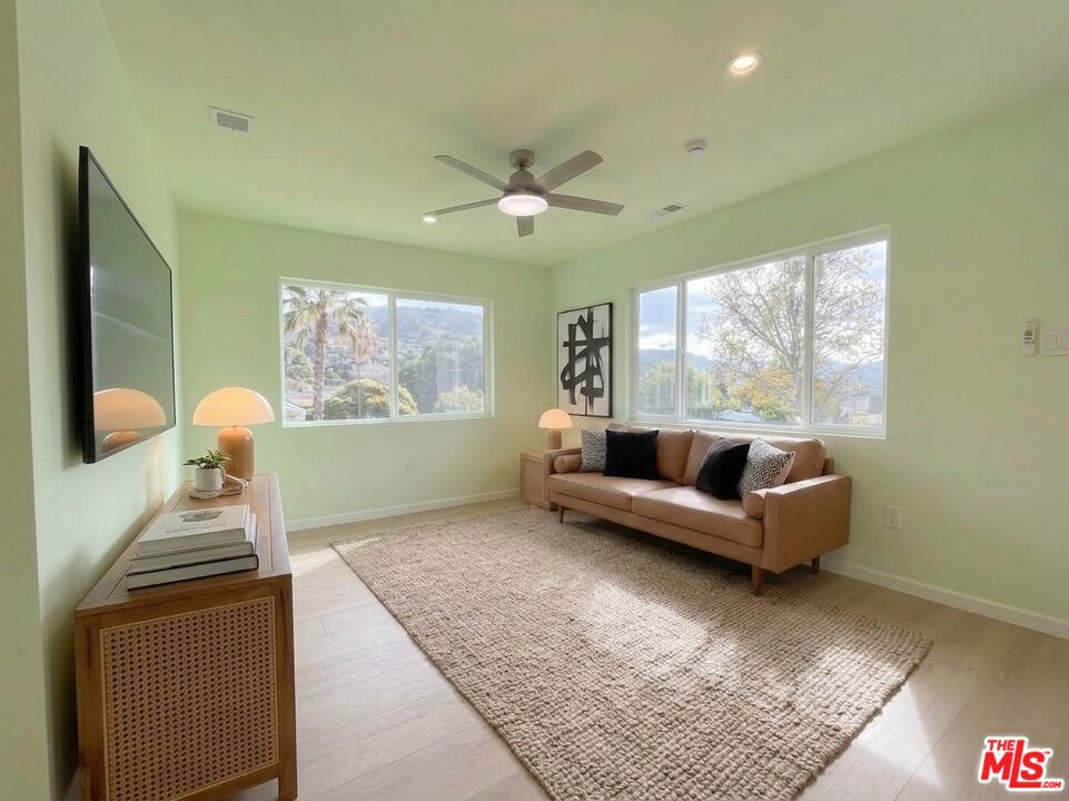 Home in Burbank, CA 91504 — photo 2