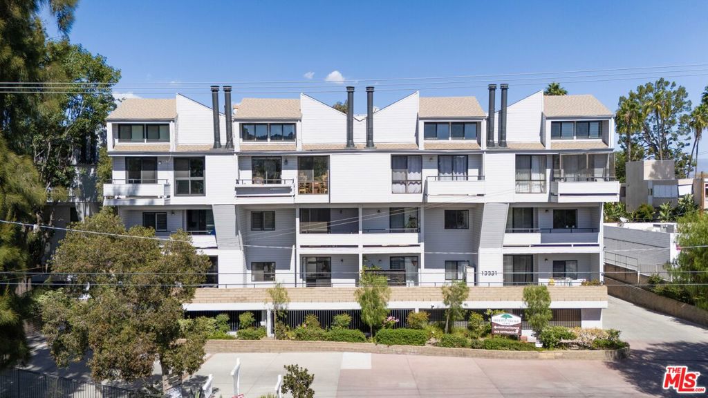 13331 Moorpark Street 318 — photo