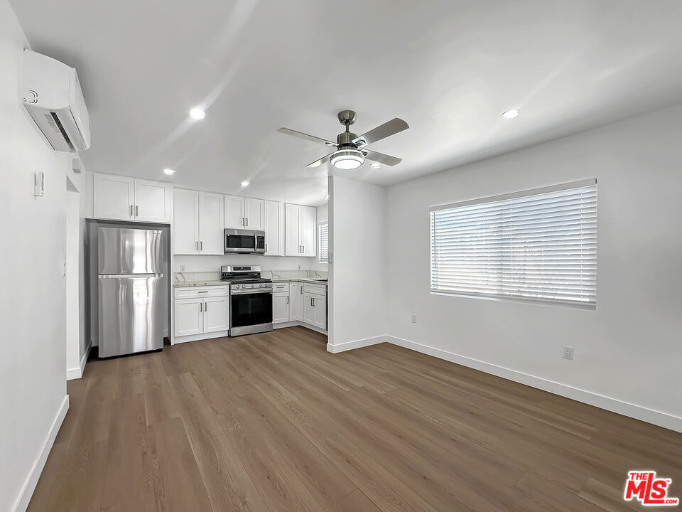 215 1/2 W Plymouth Street — photo