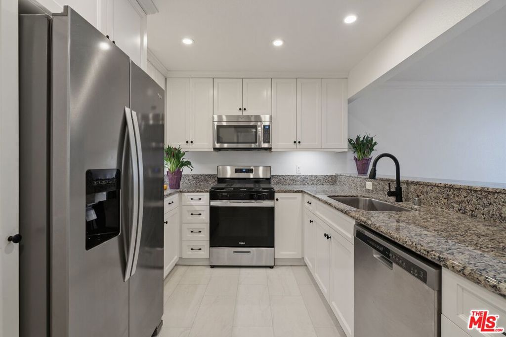 3605 E Anaheim Street 311 — photo