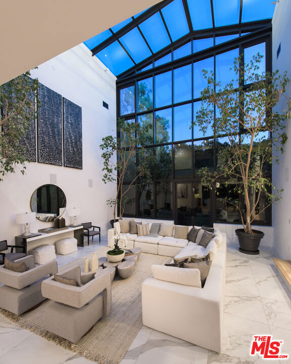 1378 N Doheny Drive — photo