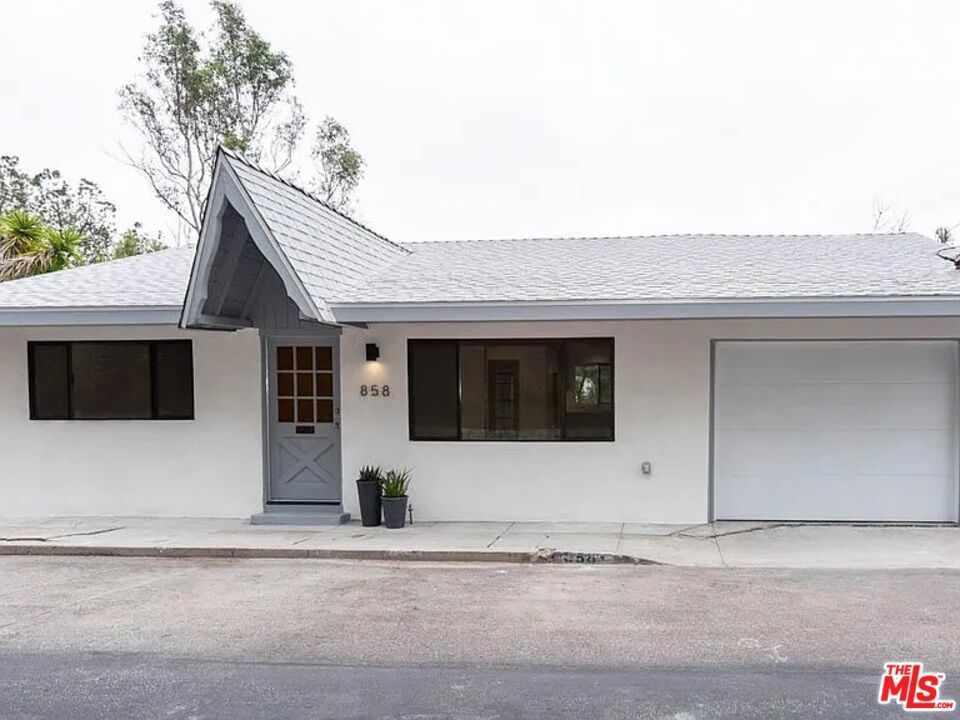 858 Oneonta Drive — photo