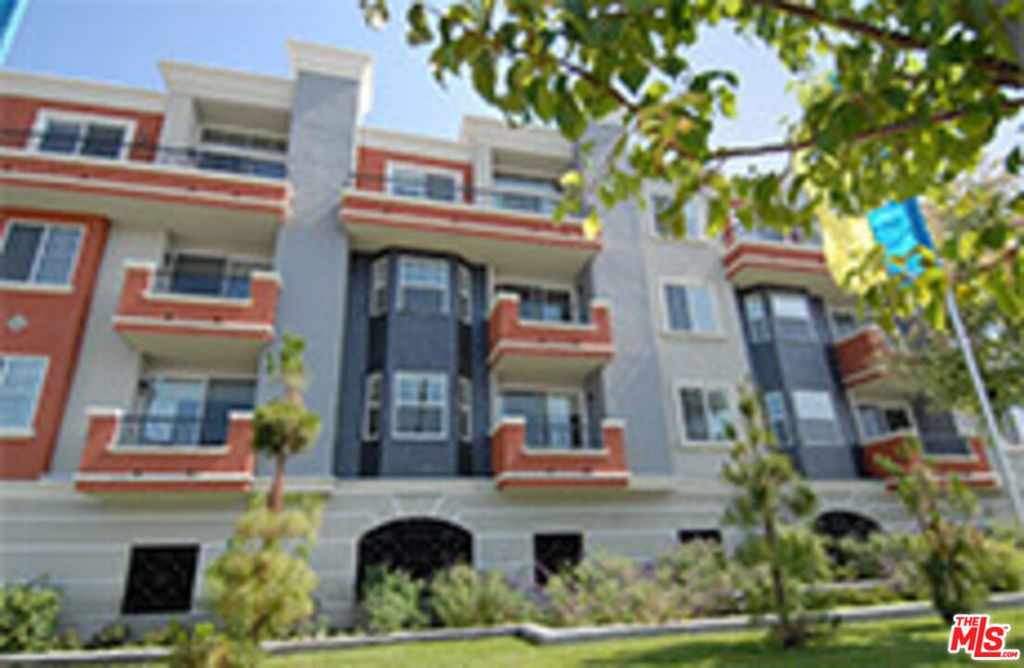 15357 Magnolia Boulevard Unit 114 — photo