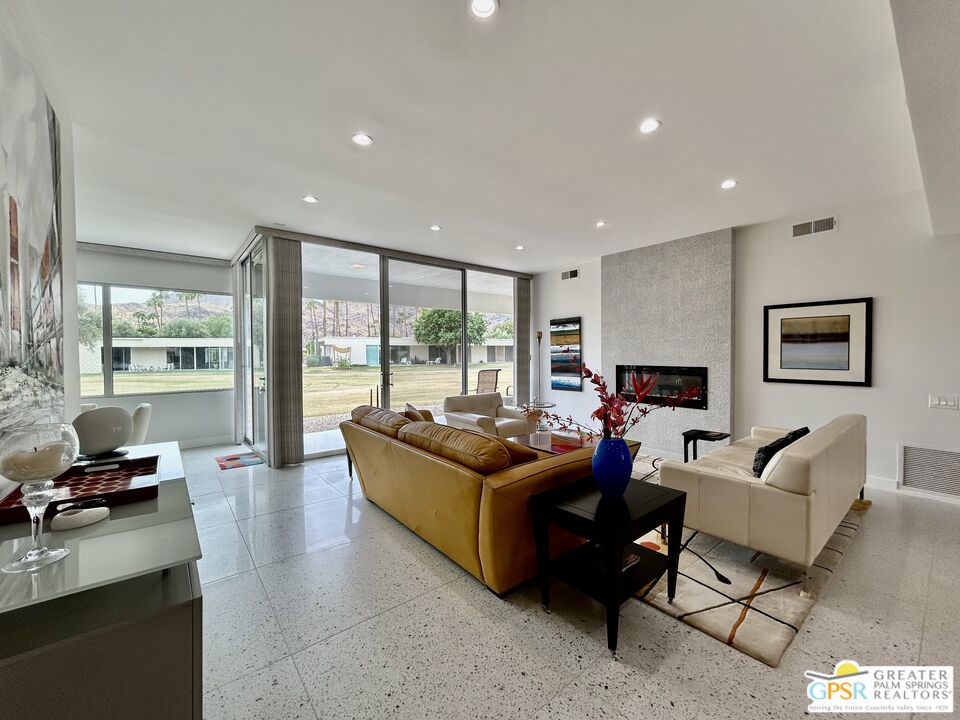 334 Desert Lakes Drive — photo