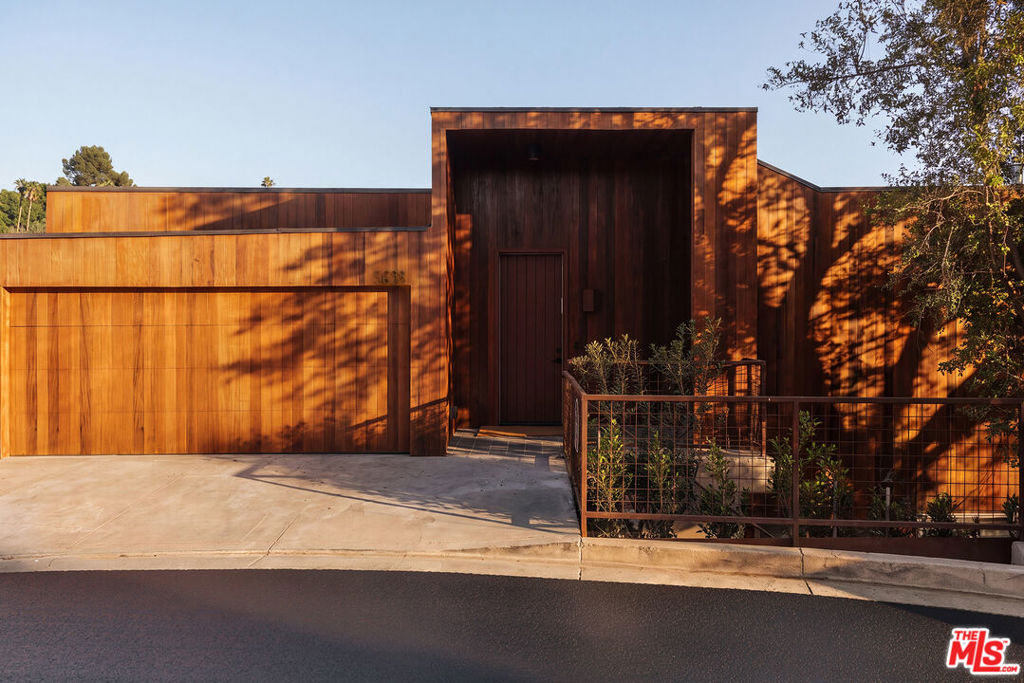 5698 Holly Oak Drive — photo