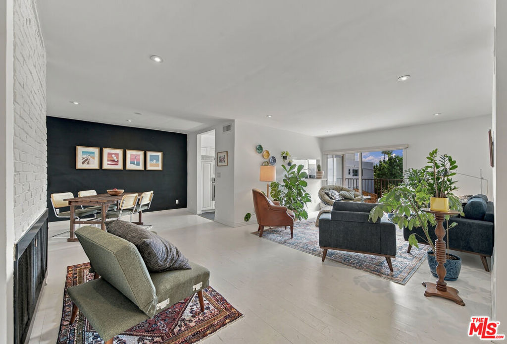 949 N Kings Road 309 — photo