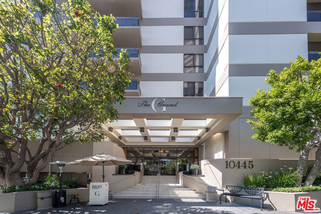 10445 Wilshire Boulevard Unit 406 — photo