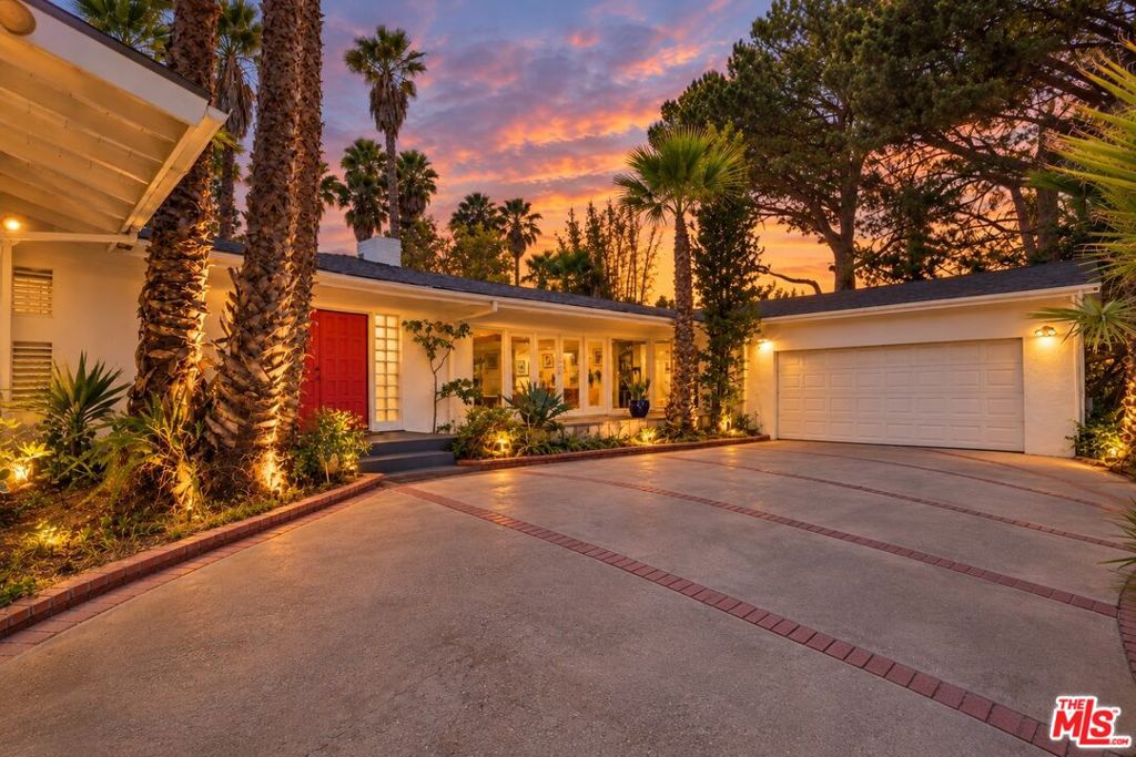 8364 Mulholland Drive — photo