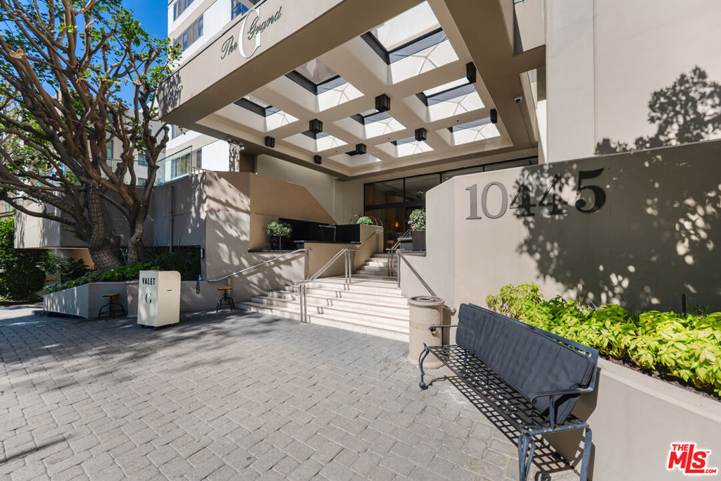 10445 Wilshire Boulevard 1402 — photo