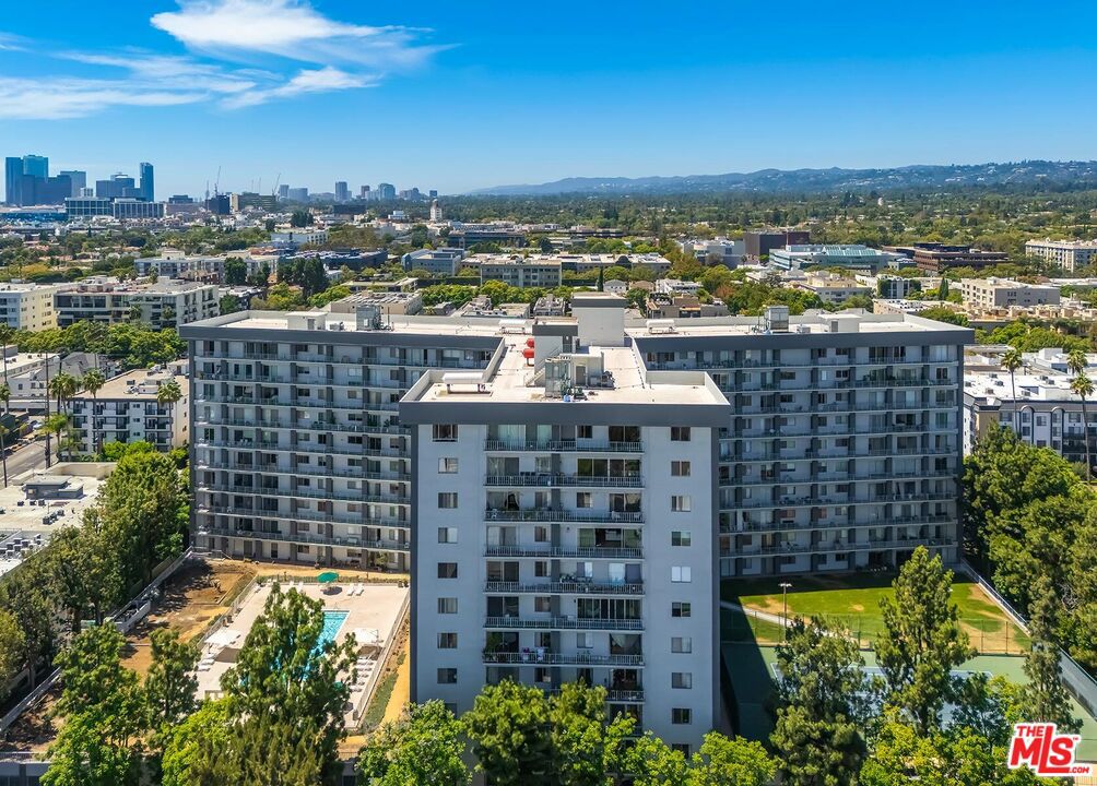 100 S Doheny Drive 313 — photo