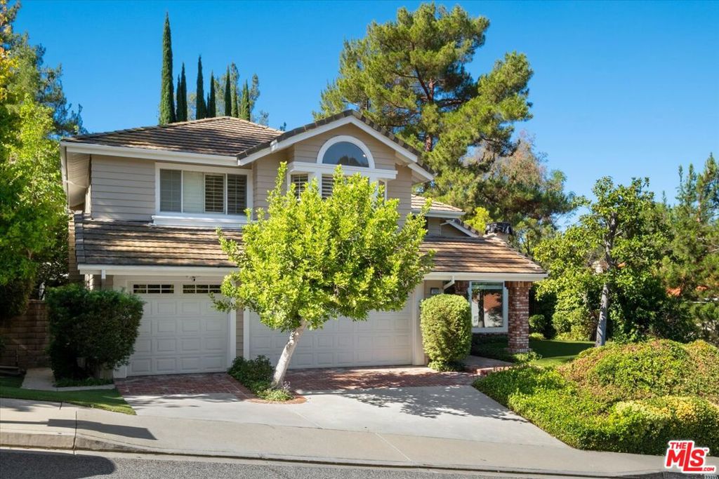 22322 Cairnloch Street — photo