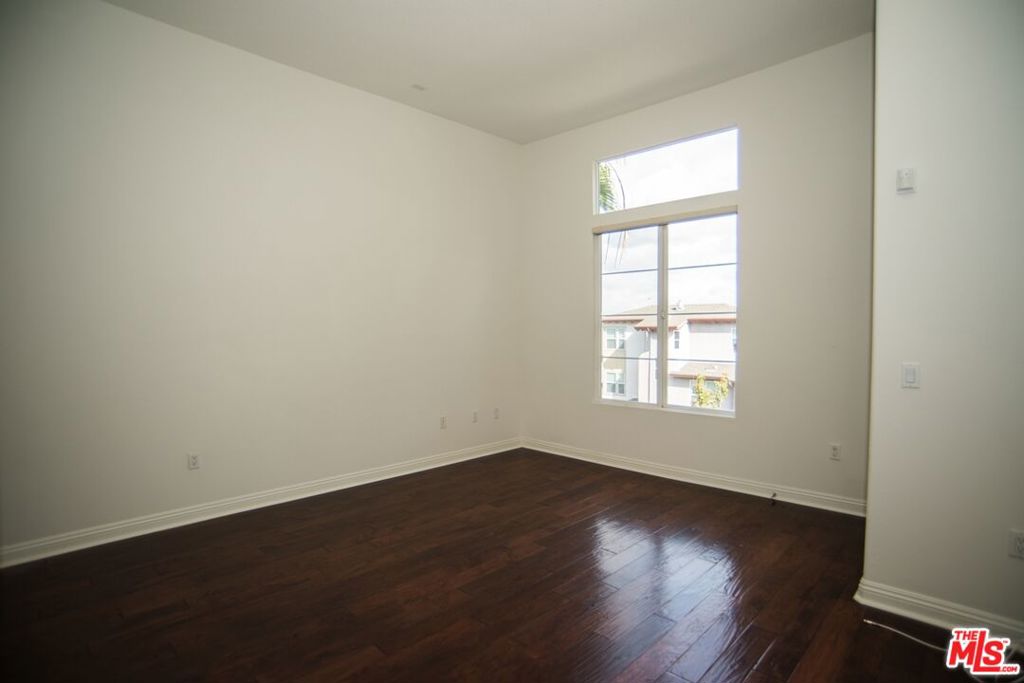 5831 Seawalk Drive 221 — photo