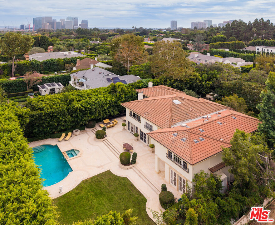 916 N Whittier Drive — photo