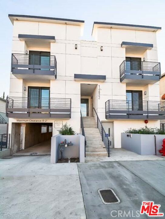 14822 Magnolia Boulevard Unit 105 — photo