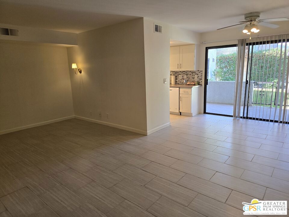 5301 E Waverly Drive Unit 219 — photo