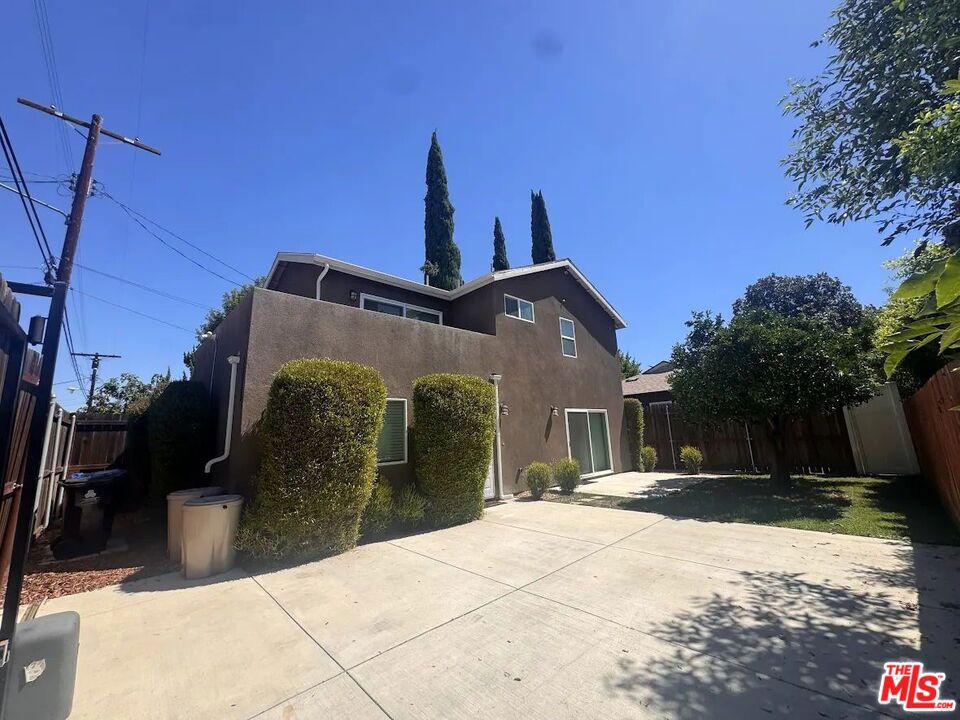 15033 Hartland Street — photo