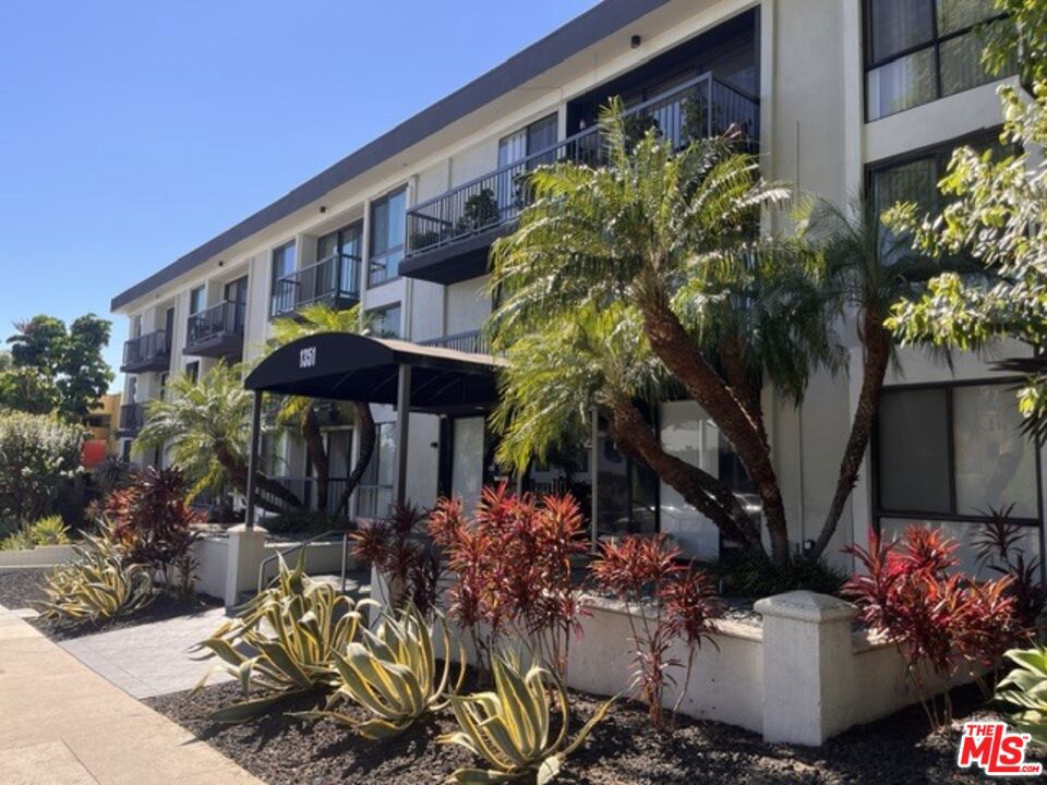 1351 N Crescent Heights 210 — photo